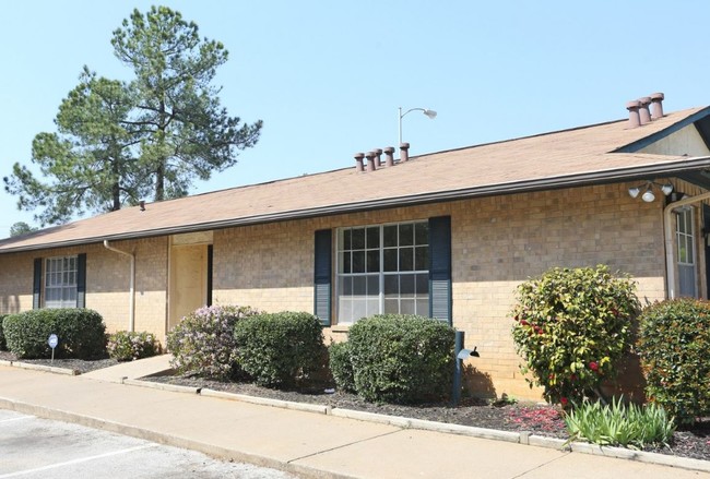 Leasing Office - Longview Square