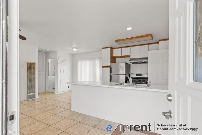 Building Photo - 653 Dean St