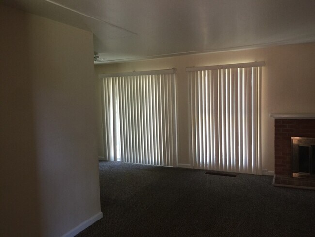 Building Photo - Clean North Stockton 3 Bedroom 2 Bathroom ...