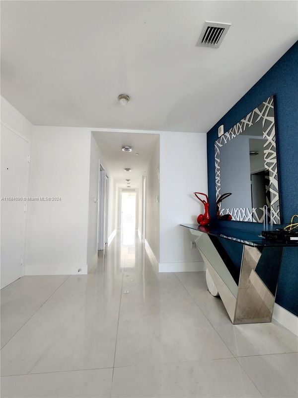 Foto del edificio - 600 NE 27th St