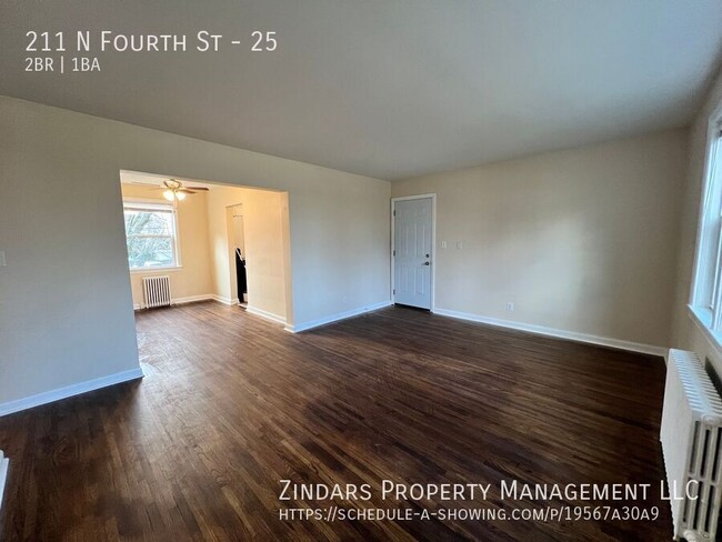 Building Photo - Newly Renovated 2 Bed 1 Bath Apartment at ...