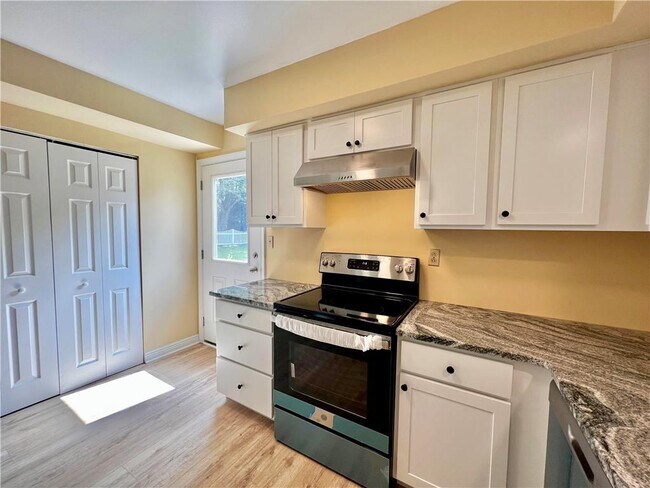 Foto del edificio - 2404 Northwood Ave