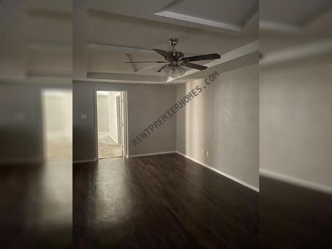 Building Photo - 3441 Silverhill Dr