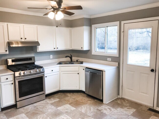 Foto del edificio - 231 Hillsdale Dr