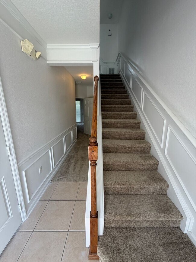 Foto del edificio - Three-story townhome for rent