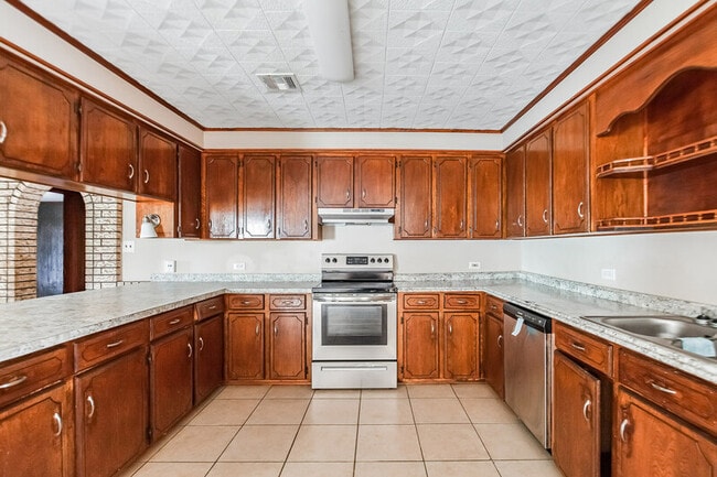 Building Photo - 246 Guidry St