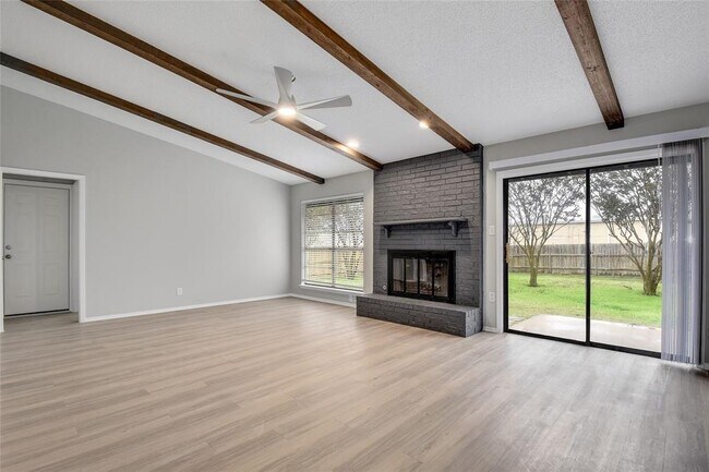 Foto del edificio - 5803 Lewood Dr