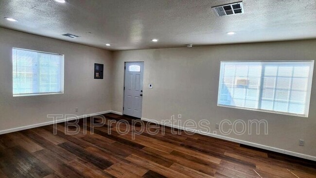 Foto del edificio - 3454 Wallace St