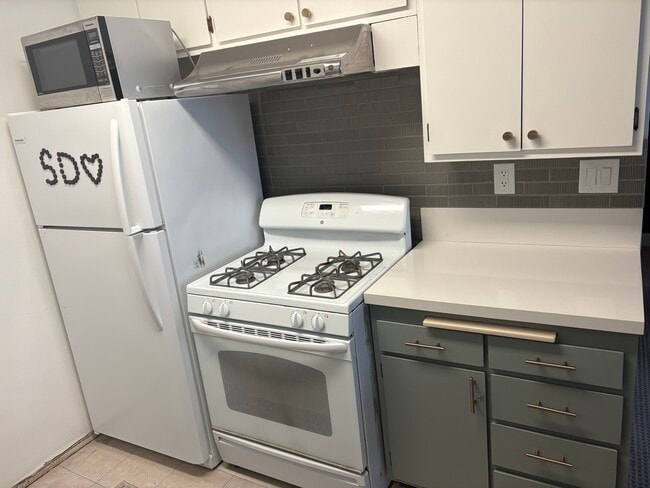 Building Photo - 4855 Cole St