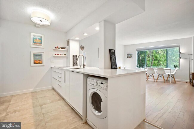 Foto del edificio - 2141 Wisconsin Ave NW