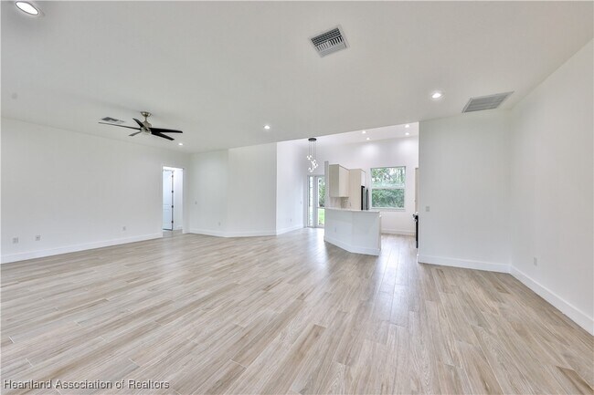 Foto del edificio - 4530 Garden Ave