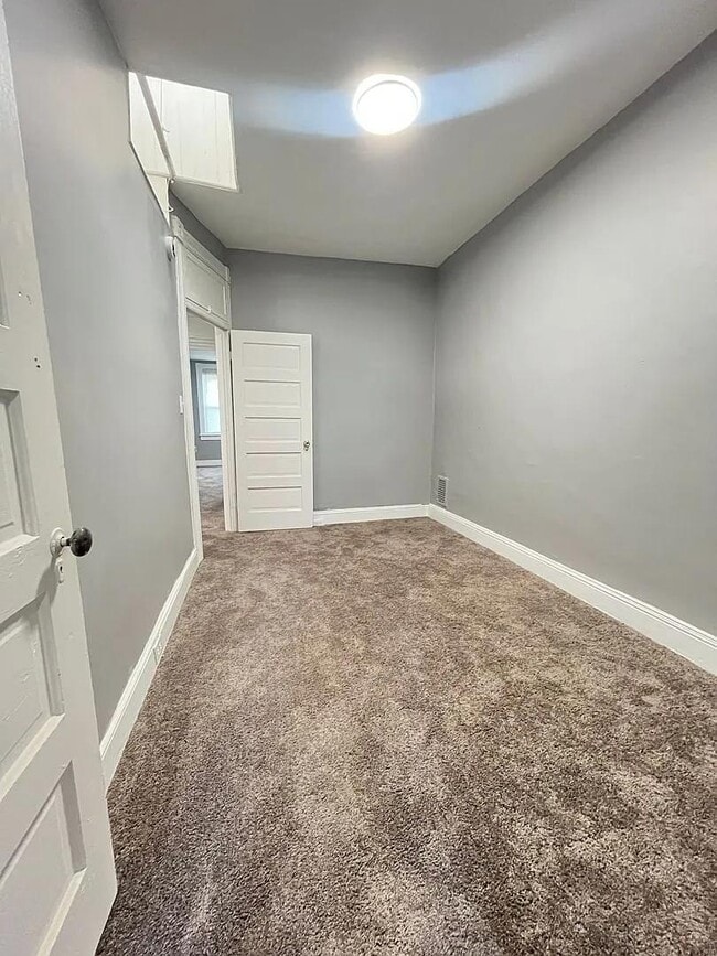 Foto del edificio - 639 N Kenwood Ave