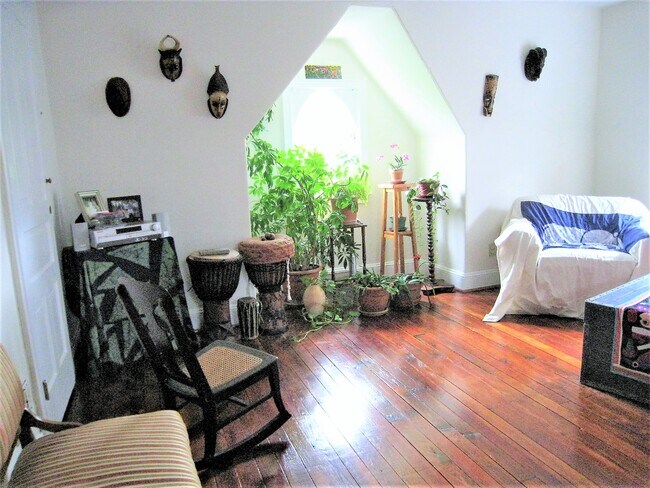 living room - 4219 Pine St