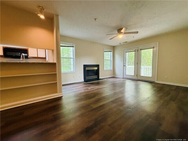 Foto del edificio - 349 Waterdown Dr