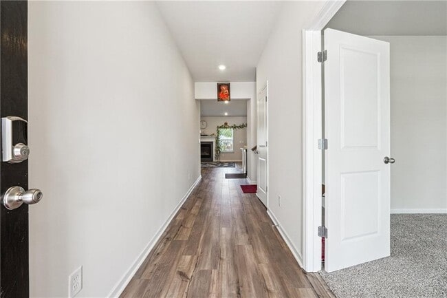 Building Photo - 446 Ravine Dr
