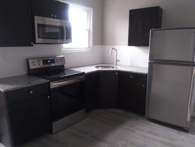 Kitchen - 110 N 49th St
