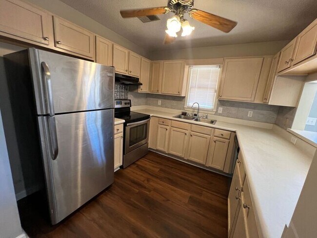 Foto del edificio - 5016 Cheshire Ct