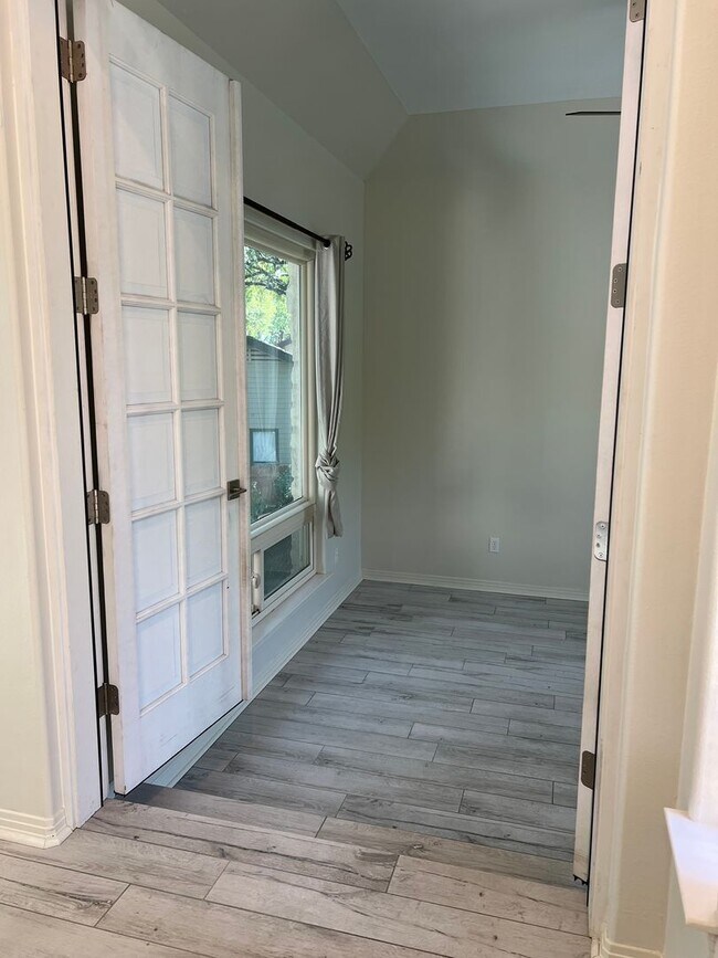 Building Photo - Large Home In and Established Neighborhood...