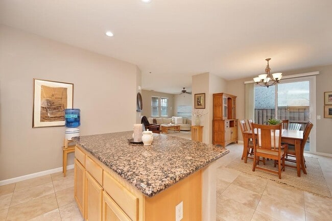 Building Photo - 4521-4523 Saturn St