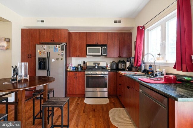 Foto del edificio - 656 N 8th St