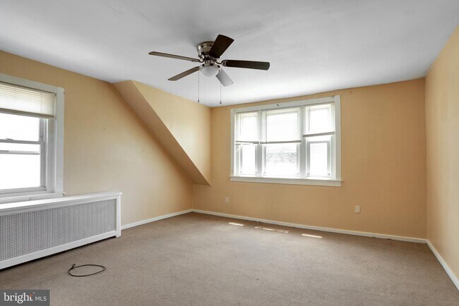 Foto del edificio - 4812 E Roosevelt Blvd