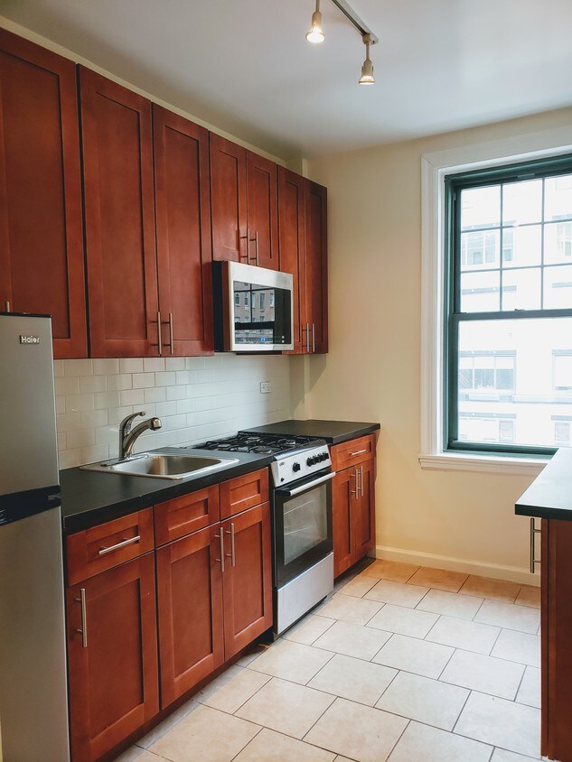 Foto principal - 536 E 79th St