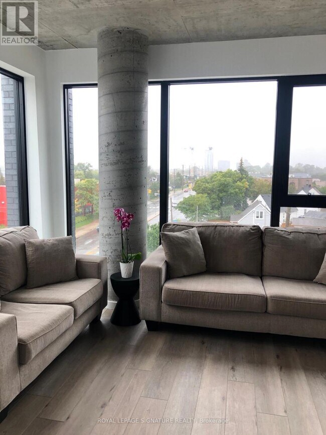 Building Photo - 7 Smith Crescent