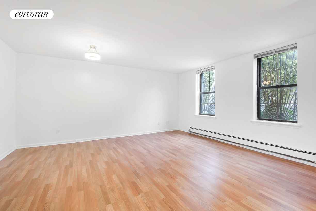 Primary Photo - 11 Bancroft Pl