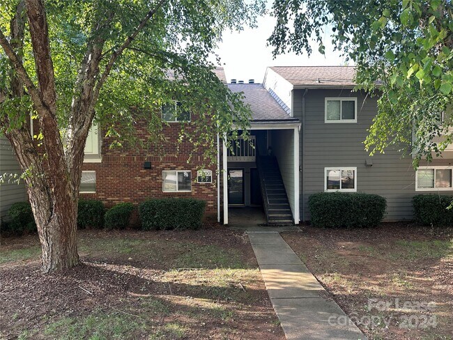 Building Photo - 2800 Heathstead Place