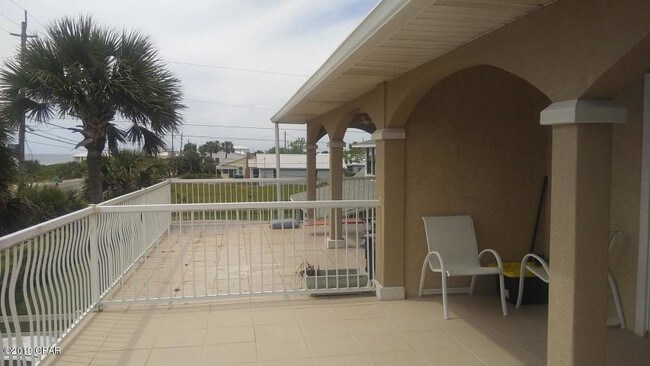 Foto del edificio - 19618 Front Beach Rd