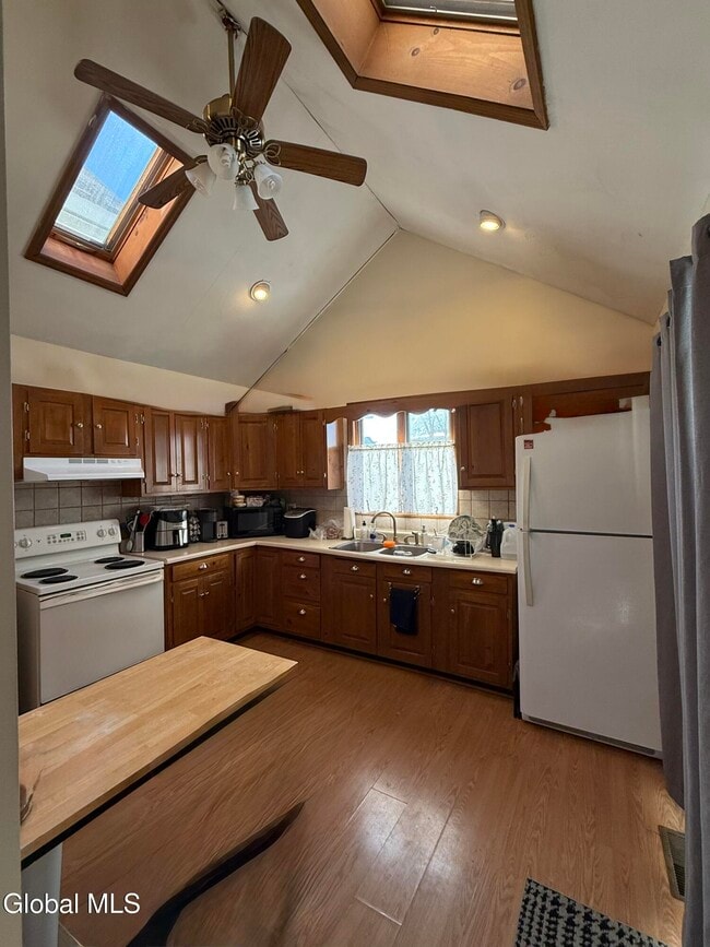 Foto del edificio - 120 Van Dam St