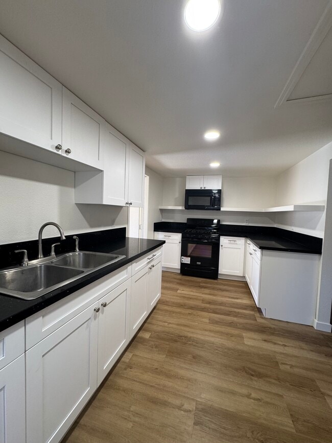 Building Photo - 40253 Johnston Ave