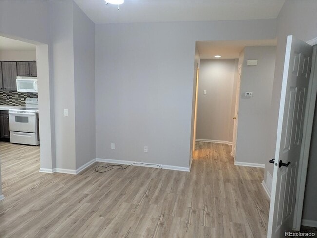 Building Photo - 2067 Woodpark Dr