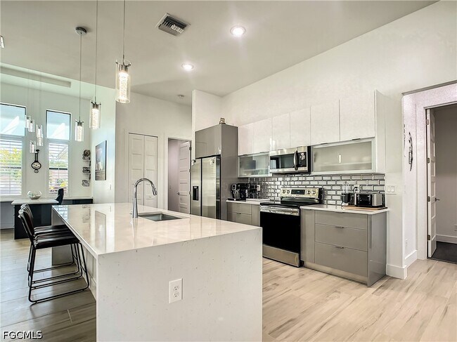 Foto del edificio - 217 SW 21st St