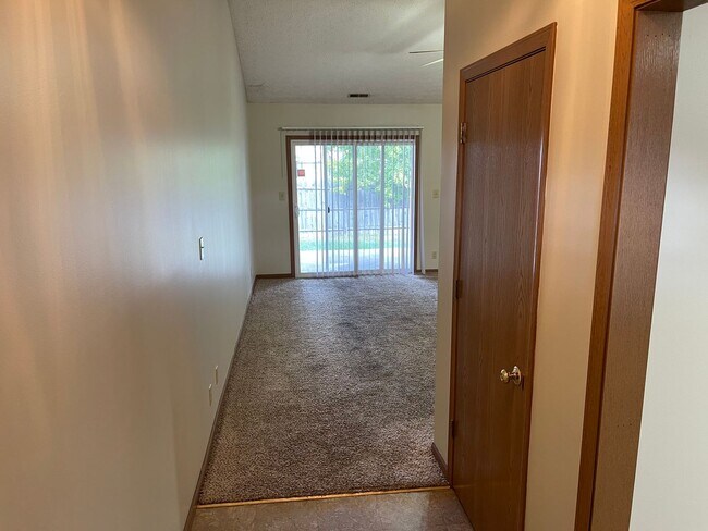 Foto del edificio - 3002 Butterfield Ct