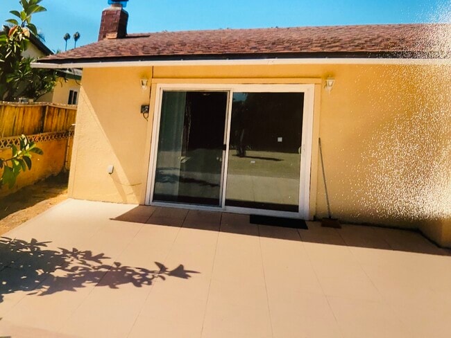 Building Photo - 4076 Mira Costa St