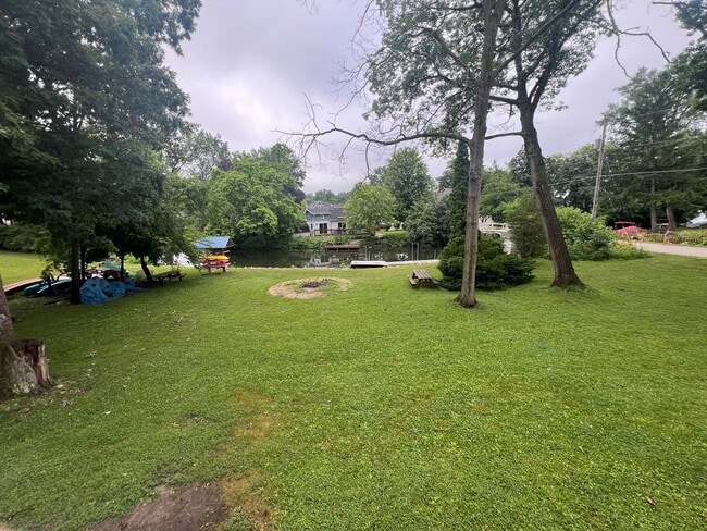 Building Photo - 3 bedrooms, 3 Full Bathrooms on the channe...