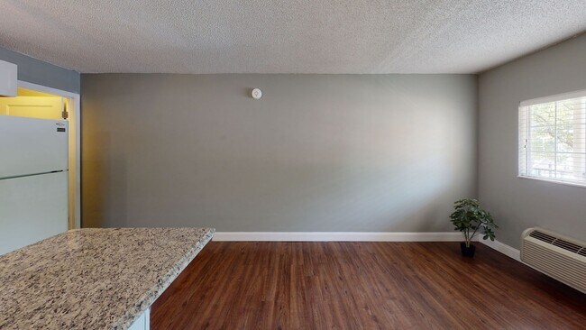 Foto del edificio - Live in the Heart of Fort Sanders | 1BR Condo Near UTK with Pool, Parking & City Views