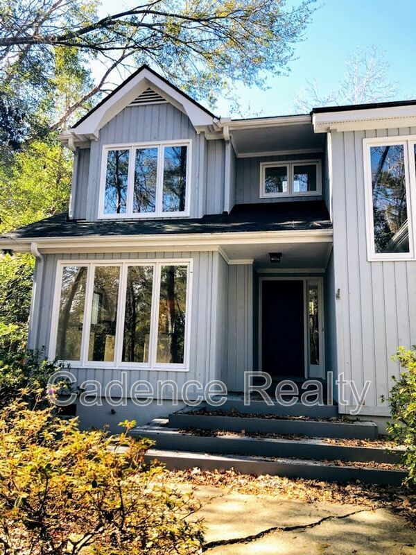 Foto del edificio - 1016 Creekside Ln