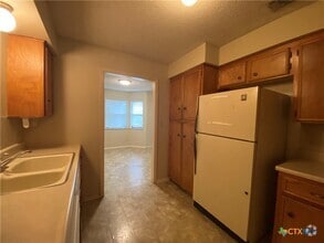 Building Photo - 40 Royal Crest