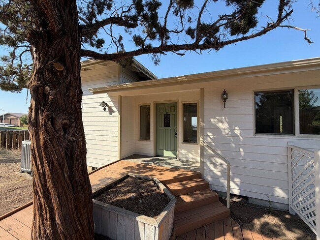 Foto del edificio - 3405 SW Hillcrest Dr