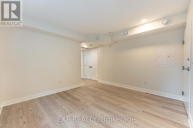 Building Photo - 360-360 Lacasse Ave