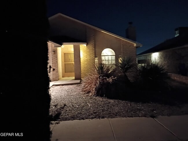 Building Photo - 12420 Flora Alba Dr