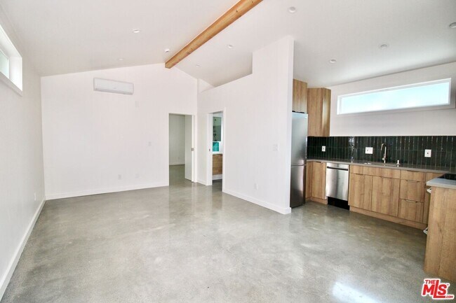 Foto del edificio - 21317 Lopez St