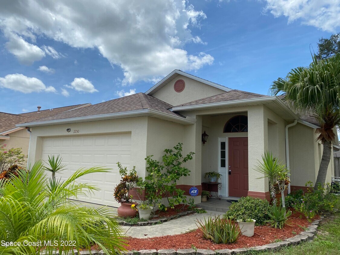 Foto principal - 2250 St Andrews Dr