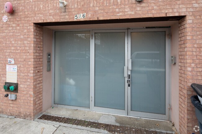 Entrance - 516 Kingston Ave