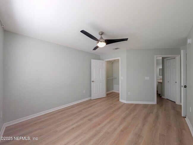 Foto del edificio - 3591 Kernan Blvd S