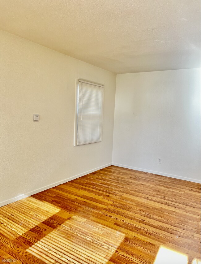 Foto del edificio - 1 br, 1 bath Triplex - 358 Gould Street 358