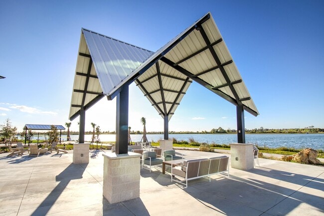 Canopy Courtyard - Canopy