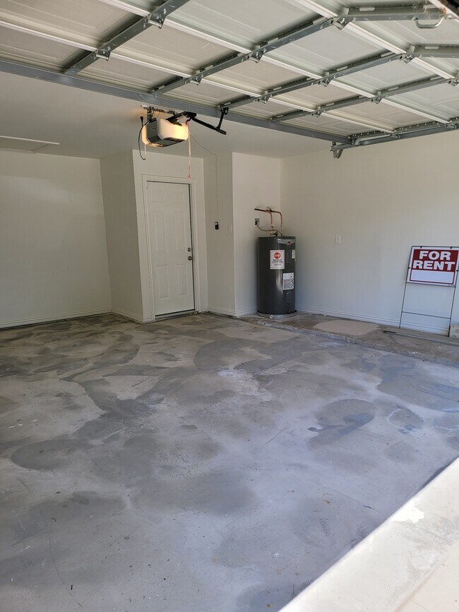 Building Photo - 5225 Nash Dr